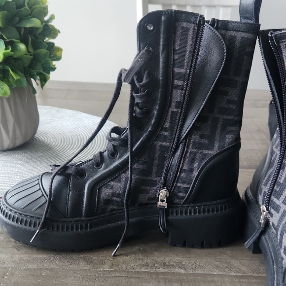 Fendi Black Heeled Boots - Picture 2 of 4